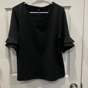 Ann Taylor Blouse XL, in excellent condition, with ruffles sleeves